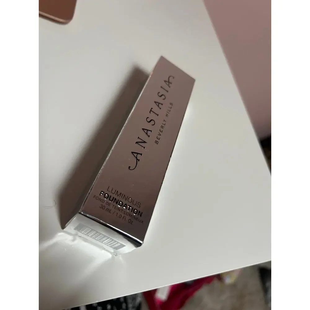 Anastasia Beverly Hills Luminous Foundation *370C*